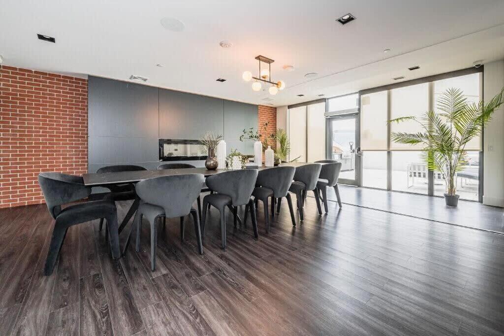 Stylish 2Br Condo - Balcony - Stunning City View Kitchener Exteriör bild